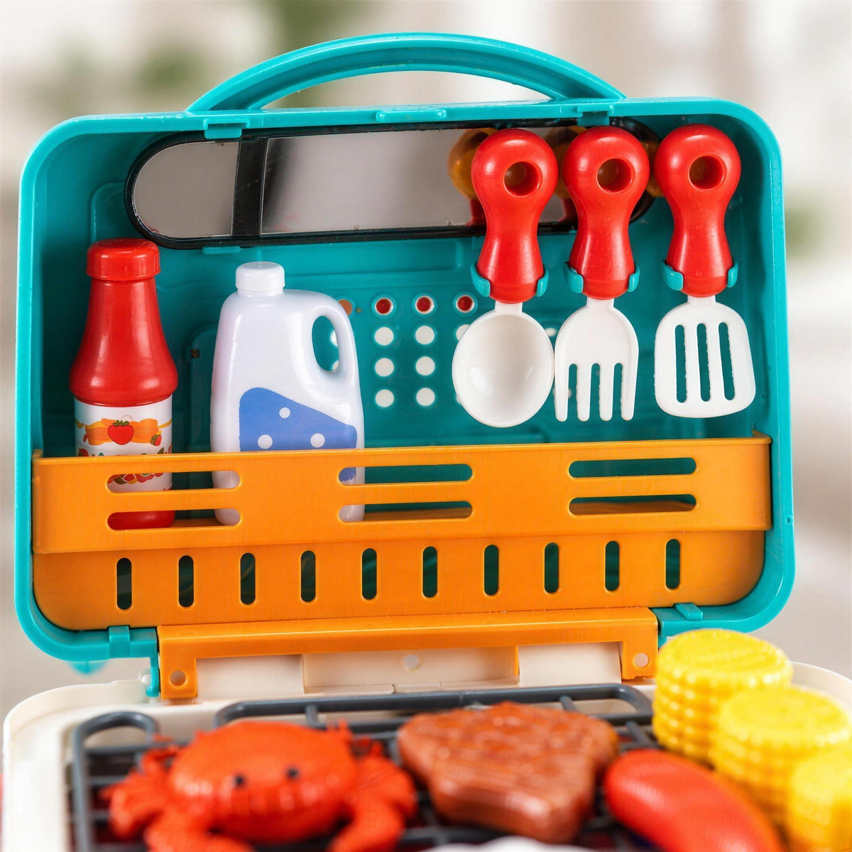 SizzleChef Deckel mit Grillbesteck im Detail